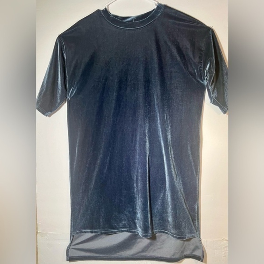 LOVE RICHE VELVET TOP TAG SAYS SMALL? MATERIAL 92% POLYESTER 8% SPANDEX